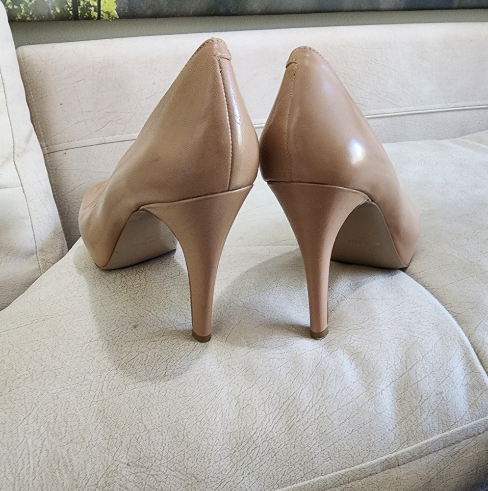 Nine West Tan Peep-Toe 4.5"Heels.very Good Condition. - Picture 4 of 8